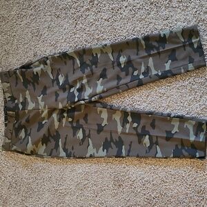 Banana Republic Women's Green Camouflage Cargo Pants